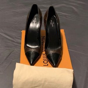 Louis Vuitton Monogram Cap-Toe Pumps